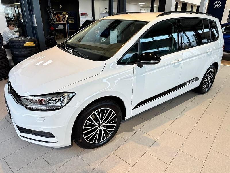 Weiß Gebraucht 2022 VW Touran Highline Van / Kleinbus | 24.990 € (Fairer Preis) - Bild 1/4