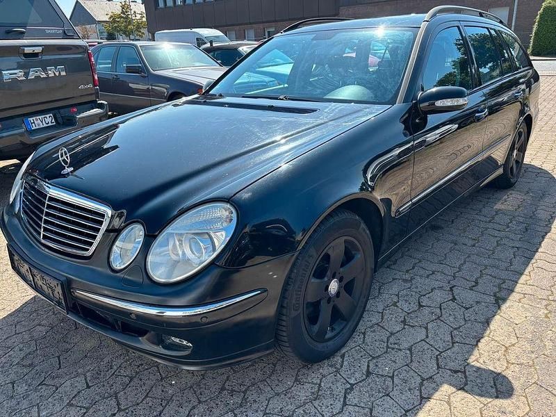 Schwarz Gebraucht 2005 Mercedes E280 Avantgarde Kombi | 4.900 € (Fairer Preis) - Bild 1/4