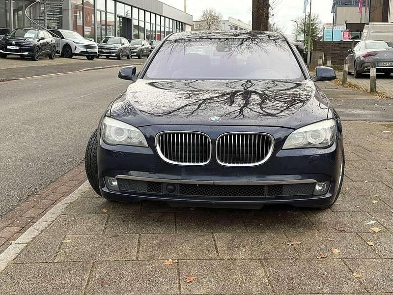 Gebraucht BMW 740 306 PS (225 kW) 2010 Imperialblau Limousine