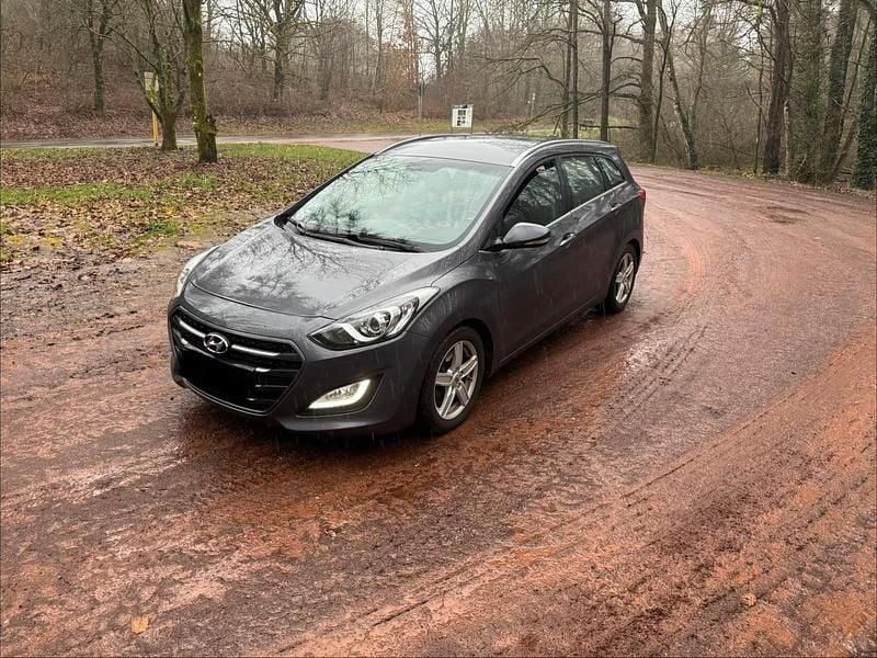 Gebraucht Hyundai i30 110 PS (80 kW) 2016 Grau Kombi