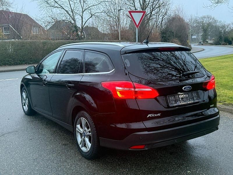 Gebraucht Ford Focus Titanium 125 PS (91 kW) 2018 Schwarz Kombi