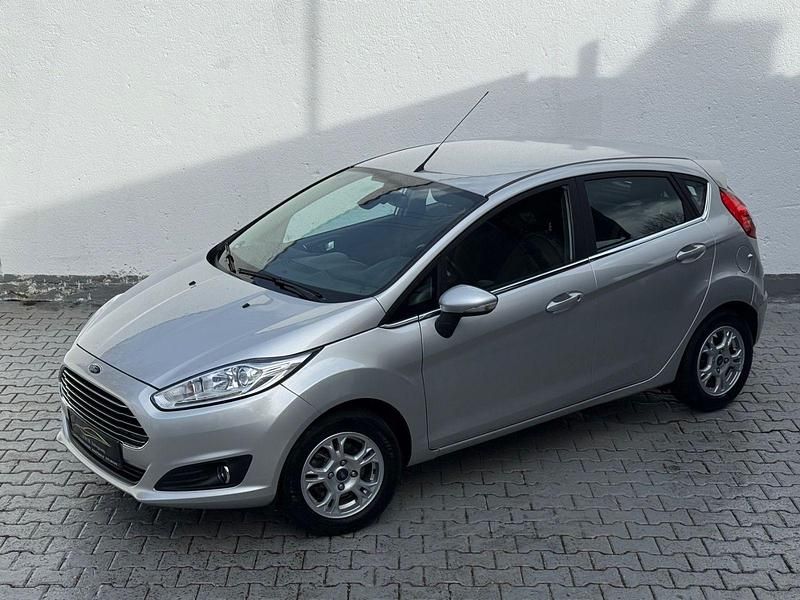 Gebraucht Ford Fiesta Titanium 95 PS (69 kW) 2015 Silber Kleinwagen