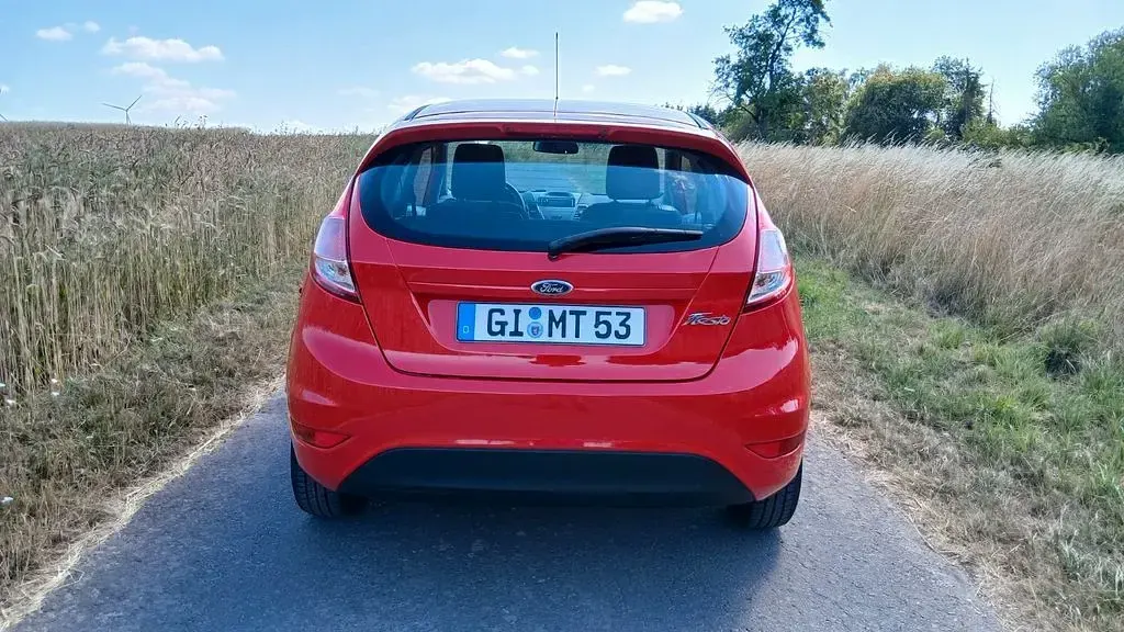 Gebraucht Ford Fiesta 60 PS (44 kW) 2015 Rot Kleinwagen