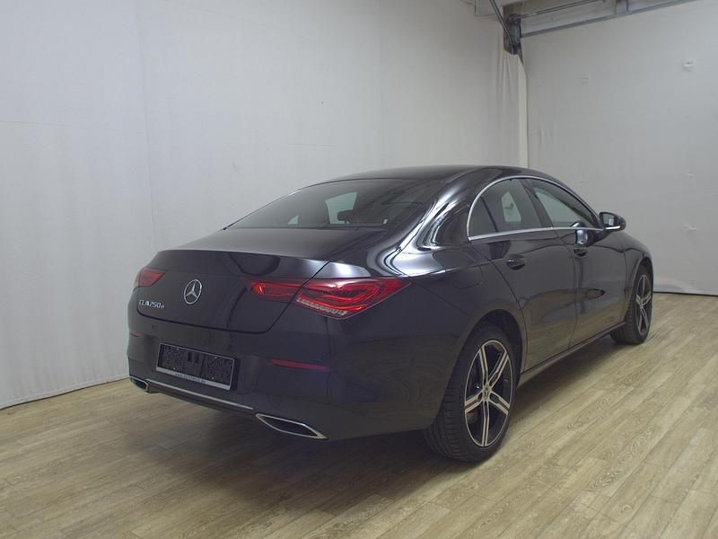 Gebraucht Mercedes CLA250e Progressive 218 PS (160 kW) 2022 Kosmosschwarz metallic Limousine
