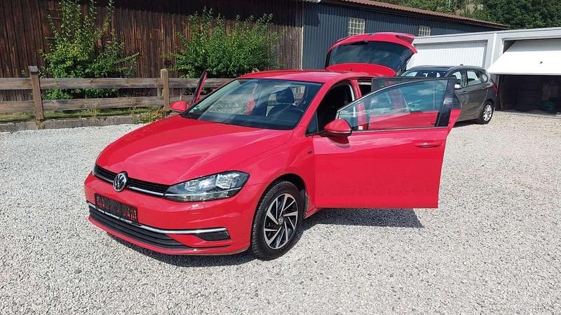 Tornadorot Gebraucht 2018 VW Golf VII Join Limousine | 15.450 € (Superpreis) - Bild 1/4