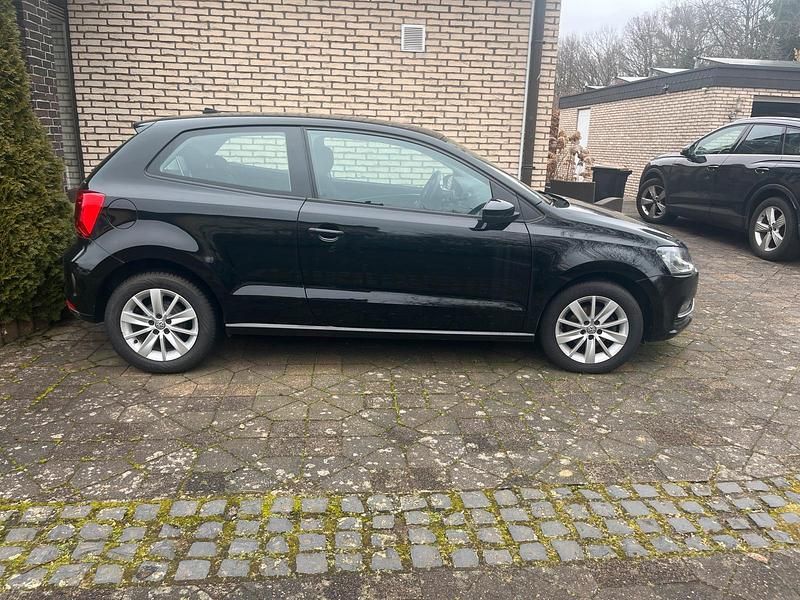 Gebraucht VW Polo 75 PS (55 kW) 2017 Schwarz Kleinwagen