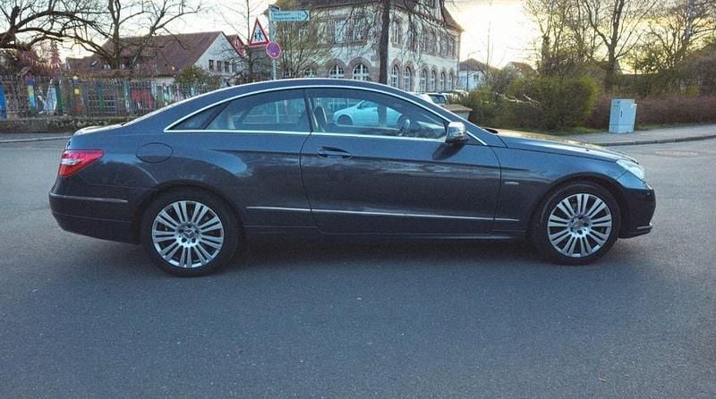 Gebraucht Mercedes E200 184 PS (135 kW) 2011 Grau Coupé