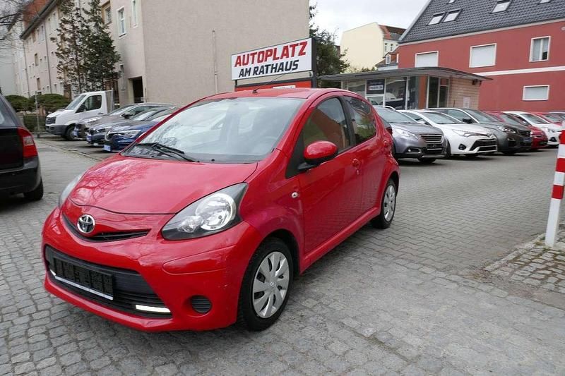 Gebraucht Toyota Aygo Cool 68 PS (50 kW) 2014 Rot Kleinwagen