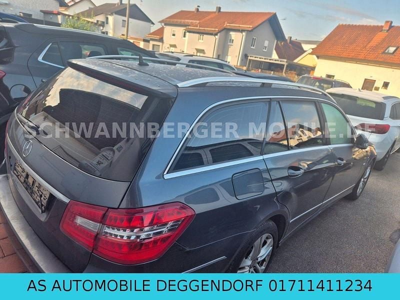 Gebraucht Mercedes E200 Avantgarde 136 PS (100 kW) 2010 Grau Kombi