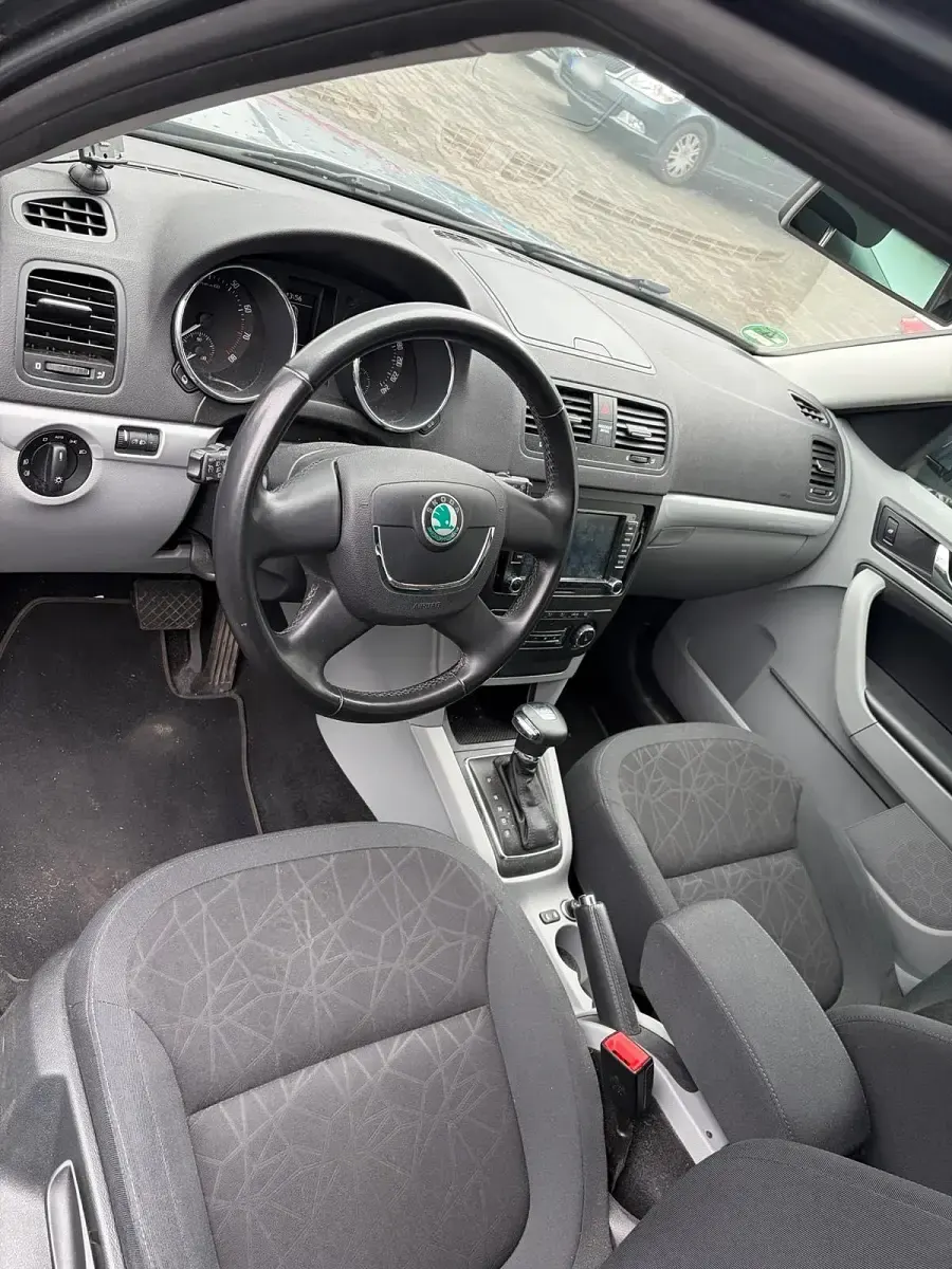 Używany Skoda Yeti 152 KM (111 kW) 2012 Szary SUV
