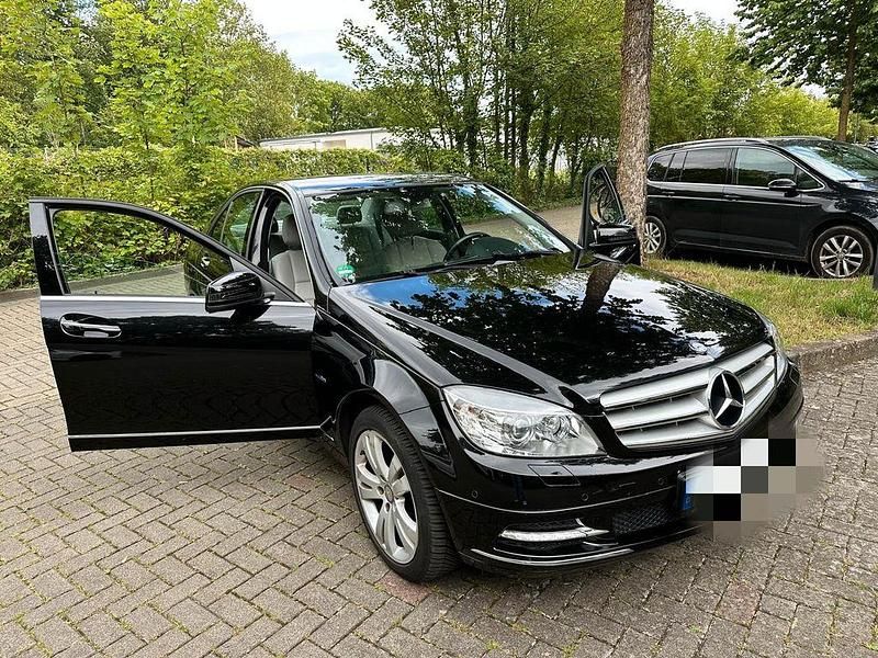 Schwarz Gebraucht 2010 Mercedes C250 Limousine | 12.500 € (Teuer) - Bild 1/4