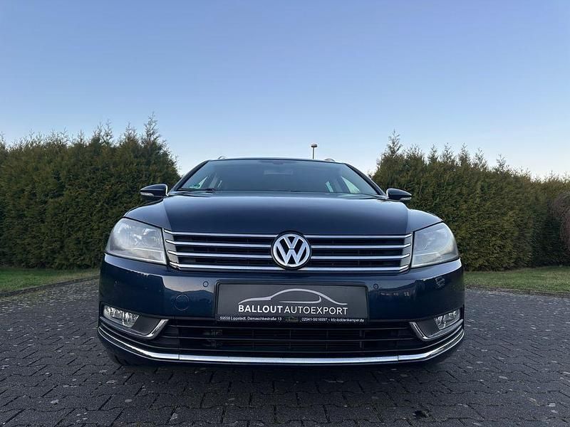 Gebraucht VW Passat 140 PS (102 kW) 2012 Blau Limousine