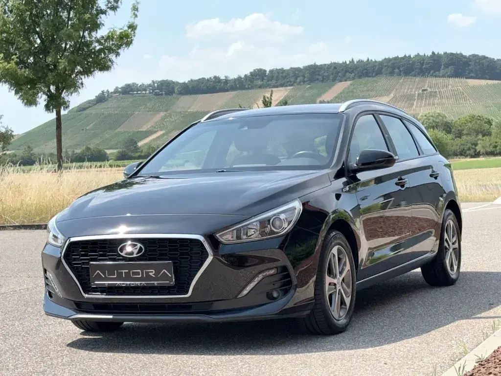 Gebraucht Hyundai i30 Trend 116 PS (85 kW) 2020 Schwarz Kombi
