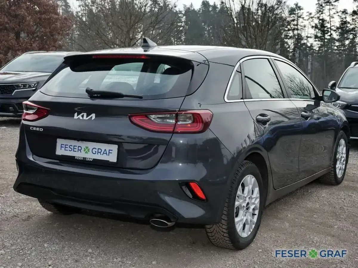 Używany Kia Ceed Vision 140 KM (102 kW) 2024 Szary Hatchback