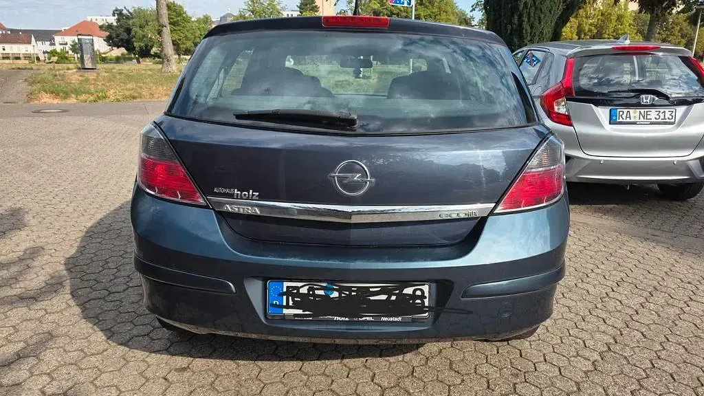 Gebraucht Opel Astra 90 PS (66 kW) 2009 Limousine