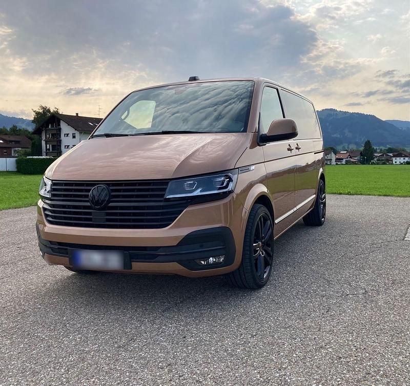 Second-hand VW Multivan Generation Six 199 CP (146 kW) 2020 Maro Monovolum