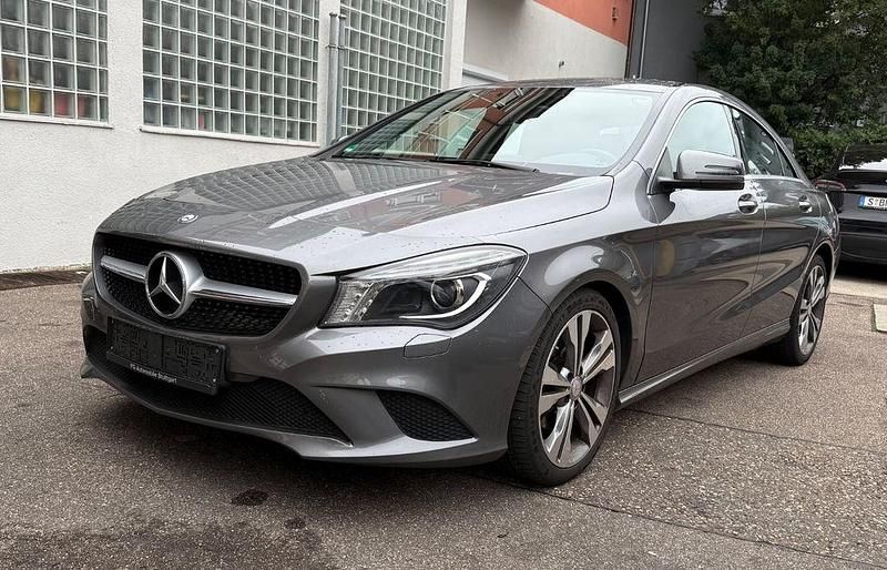 Grau Gebraucht 2015 Mercedes CLA200 Urban Coupé | 15.699 € (Fairer Preis) - Bild 1/4