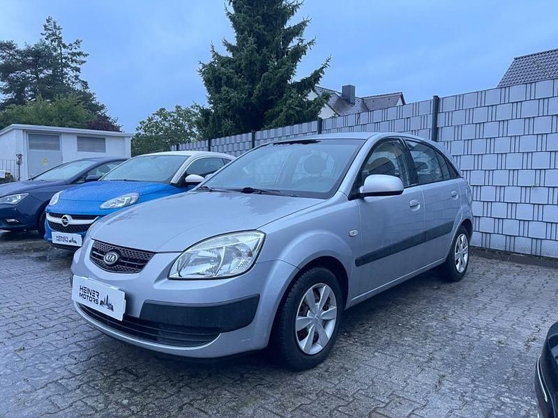 Silber Gebraucht 2007 Kia Rio EX Limousine | 2.590 € (Fairer Preis) - Bild 1/4
