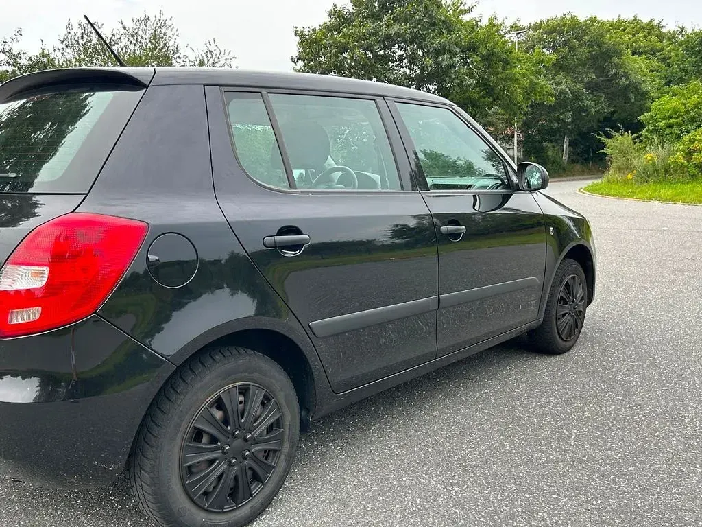 Gebraucht Skoda Fabia Active 69 PS (50 kW) 2015 Schwarz Limousine
