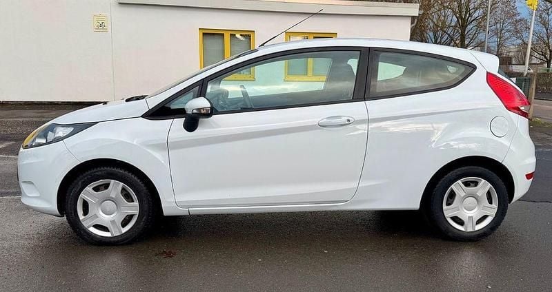 Gebraucht Ford Fiesta 60 PS (44 kW) 2010 Weiß Kleinwagen