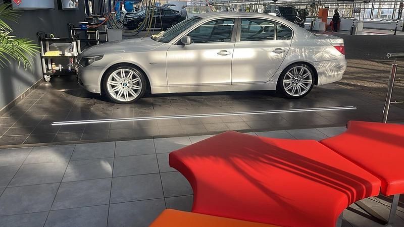 Silber Gebraucht 2005 BMW 535 Comfort Edition Limousine | 7.490 € (Fairer Preis) - Bild 1/4