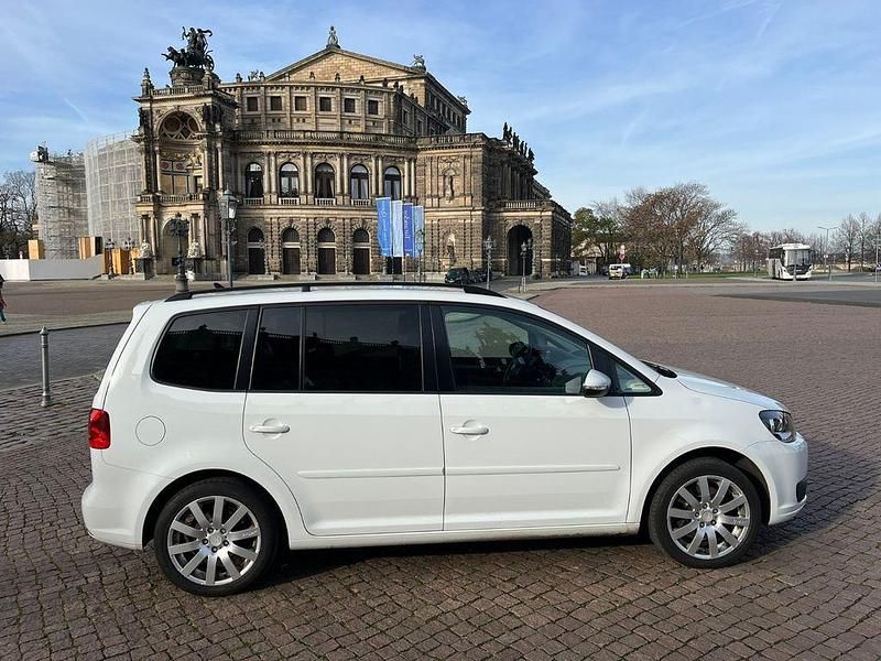 Gebraucht VW Touran Comfortline 140 PS (102 kW) 2015 Weiß Van / Kleinbus