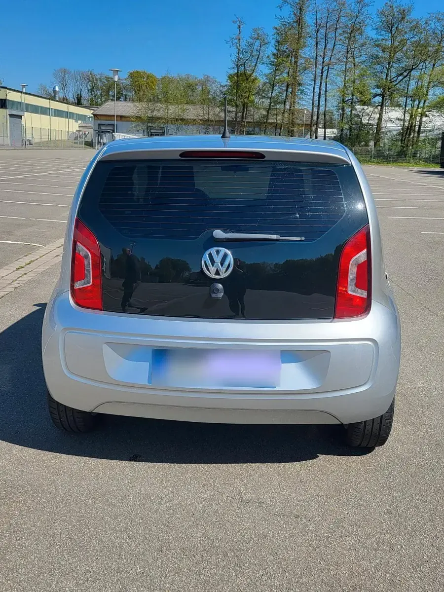 Używany VW up! 60 KM (44 kW) 2014 Srebrny Hatchback