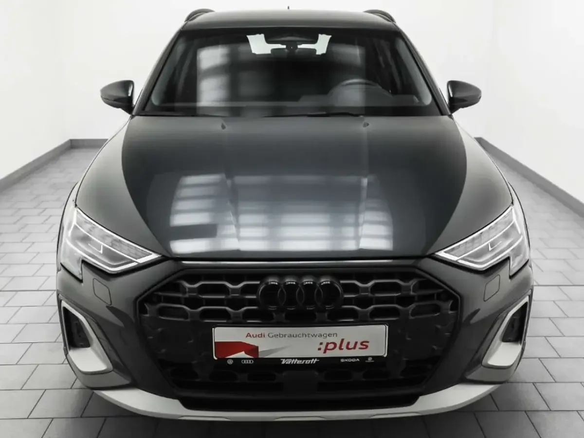 Gebraucht Audi A3 Sport 204 PS (150 kW) 2025 Manhattangrau metallic Limousine