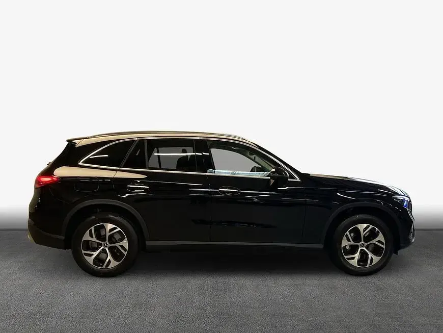 Gebraucht Mercedes GLC300e Avantgarde 313 PS (230 kW) 2025 Obsidianschwarz metallic SUV