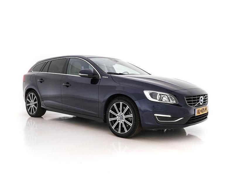 Blau Gebraucht 2015 Volvo V60 Summum Kombi | 9.445 € (Superpreis) - Bild 1/4