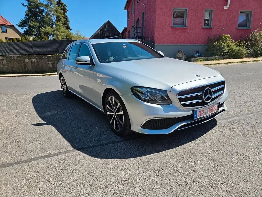 Gebraucht Mercedes E220 194 PS (142 kW) 2018 Silber Limousine