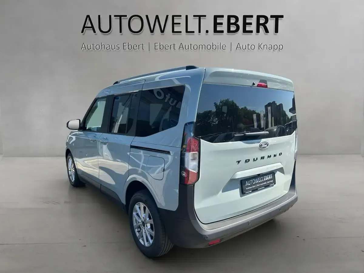 Neu Ford Tourneo Courier Titanium 125 PS (91 kW) 2026 Cactusgrau Van / Kleinbus