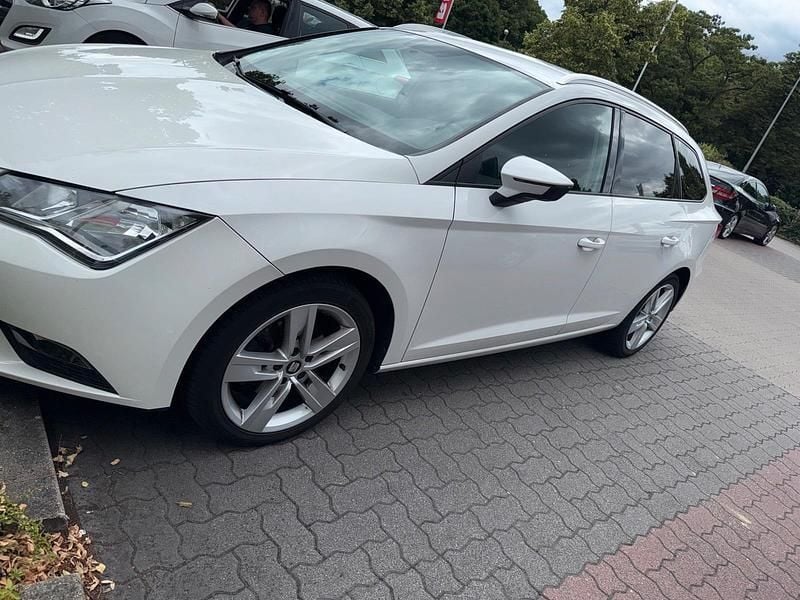 Weiß Gebraucht 2016 Seat Leon ST Kombi | 8.000 € (Superpreis) - Bild 1/4