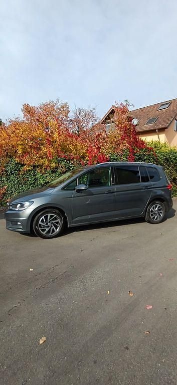 Grau Gebraucht 2017 VW Touran Sound Van / Kleinbus | 21.500 € (Etwas zu teuer) - Bild 1/4