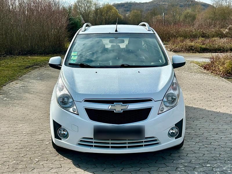 Gebraucht Chevrolet Spark 80 PS (58 kW) 2011 Weiß Kleinwagen