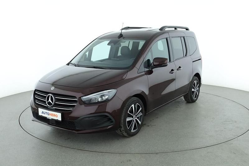 Rot Gebraucht 2022 Mercedes T180 Progressive Van / Kleinbus | 23.410 € (Guter Preis) - Bild 1/3