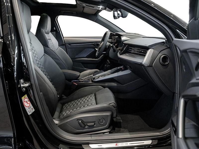 Gebraucht Audi RS3 Sport 400 PS (294 kW) 2025 Mythosschwarz metallic Limousine
