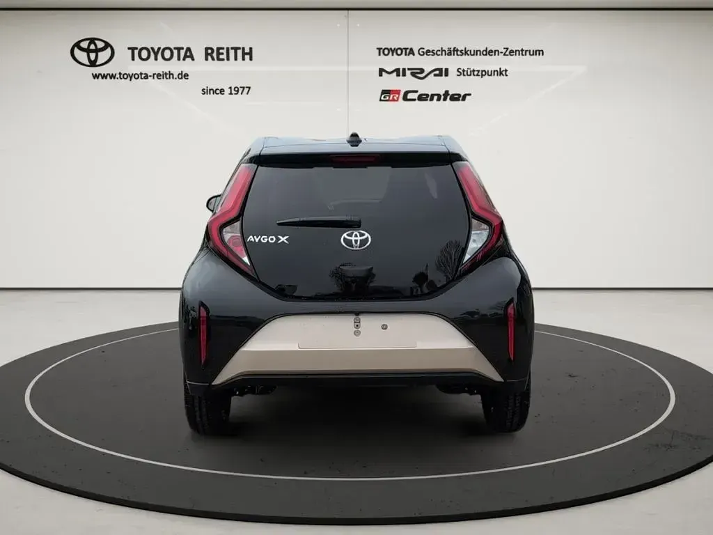 Neu Toyota Aygo X 72 PS (52 kW) 2025 Ginger beige (4u9)/ black mica SUV