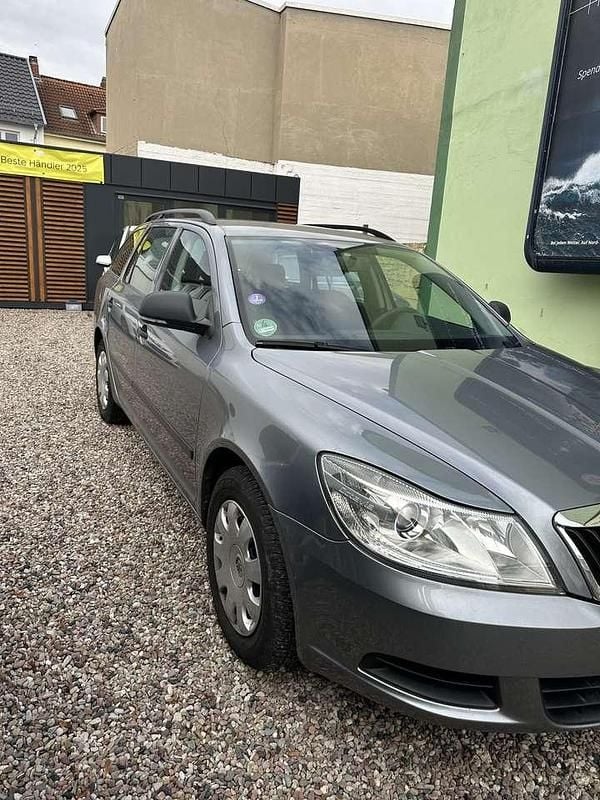 Gebraucht Skoda Octavia Ambition 122 PS (89 kW) 2013 Grau Kombi