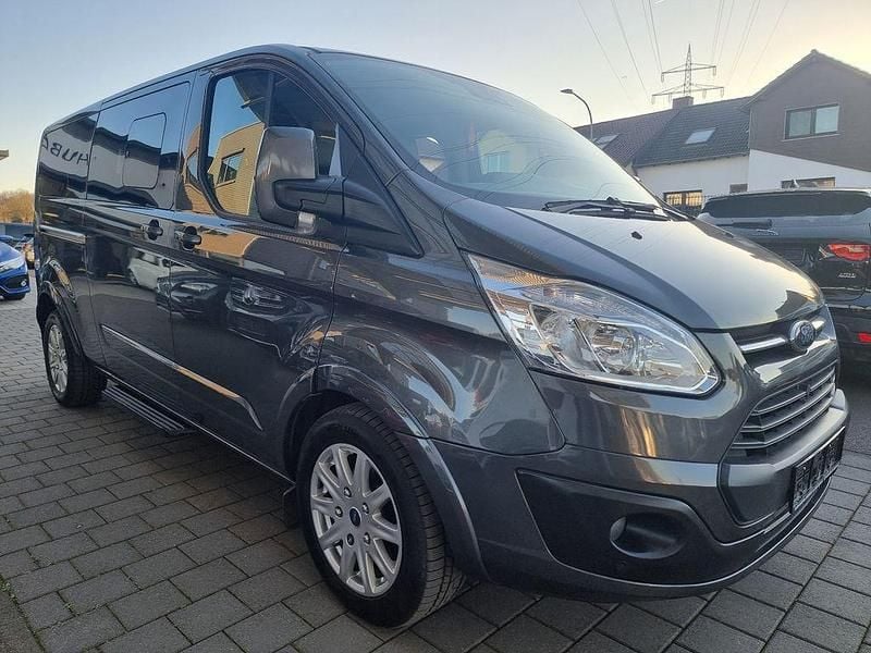 Gebraucht Ford Tourneo Titanium 170 PS (125 kW) 2018 Grau Van / Kleinbus