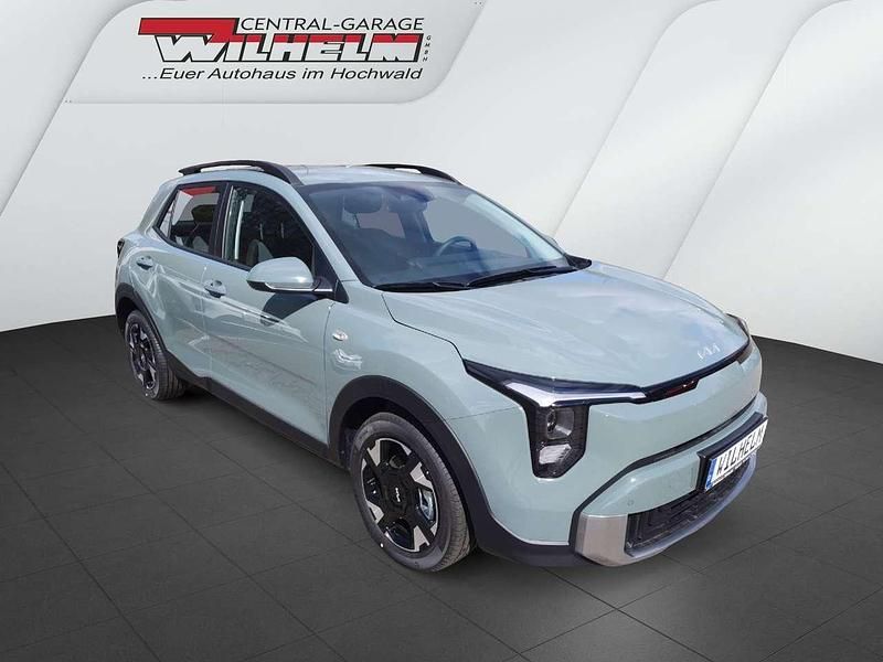 Neu Kia Stonic 101 PS (74 kW) 2026 Adventurous green met. SUV