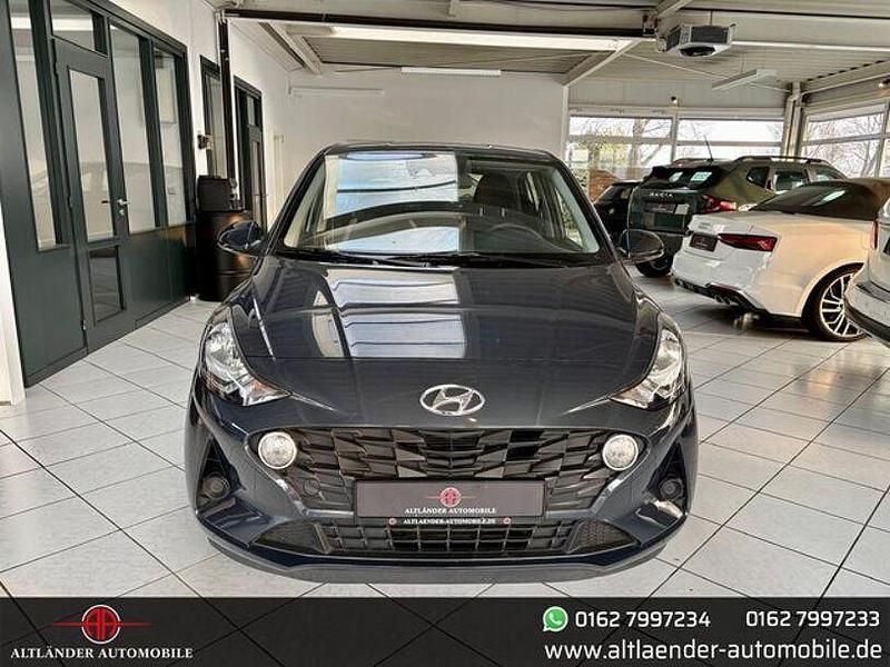 Gebraucht Hyundai i10 Trend 67 PS (49 kW) 2022 Aurora grey / met Kleinwagen