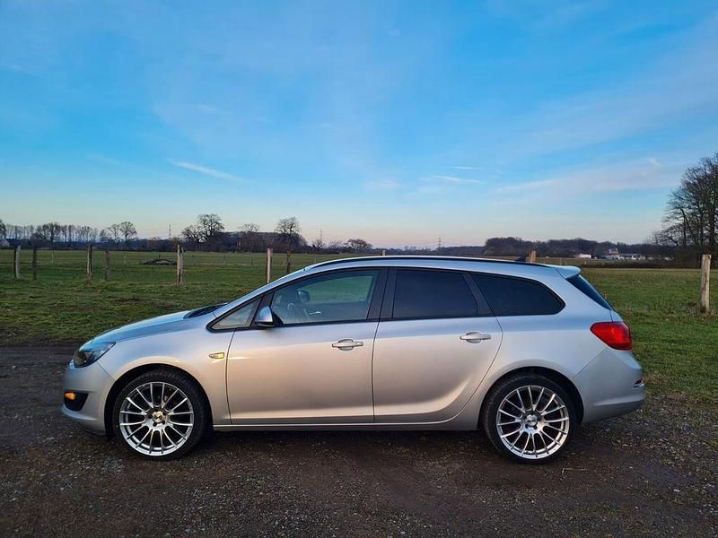 Gebraucht Opel Astra 140 PS (102 kW) 2014 Silber Kombi