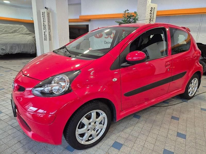 Rot Gebraucht 2008 Toyota Aygo Kleinwagen | 7.380 € - Bild 1/4