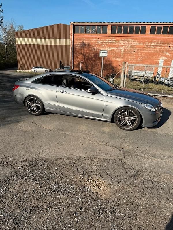 Gebraucht Mercedes E350 231 PS (169 kW) 2011 Grau Coupé