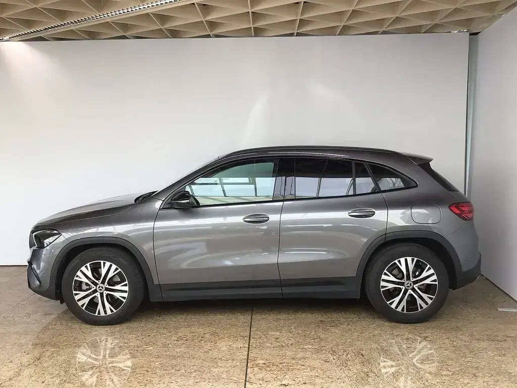 Gebraucht Mercedes GLA220 Progressive 190 PS (139 kW) 2025 lack mountaingrau SUV