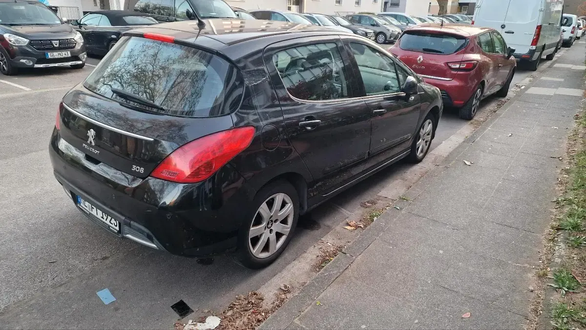Gebraucht Peugeot 308 120 PS (88 kW) 2012 Schwarz Limousine