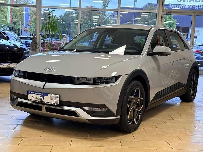 Grau cyber grey / met Gebraucht 2024 Hyundai Ioniq 5 SUV | 29.000 € (Guter Preis) - Bild 1/4