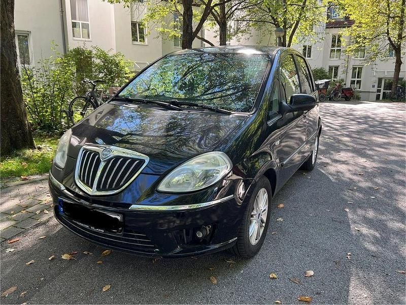 Schwarz Gebraucht 2010 Lancia Musa Van / Kleinbus | 2.950 € (Etwas zu teuer) - Bild 1/4