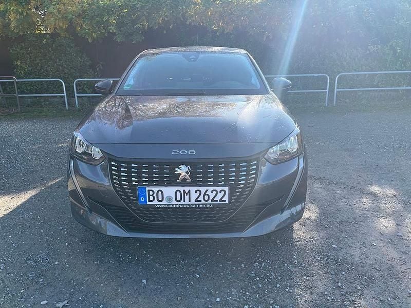 Grau Gebraucht 2022 Peugeot 208 Allure Kleinwagen | 11.990 € (Superpreis) - Bild 1/4